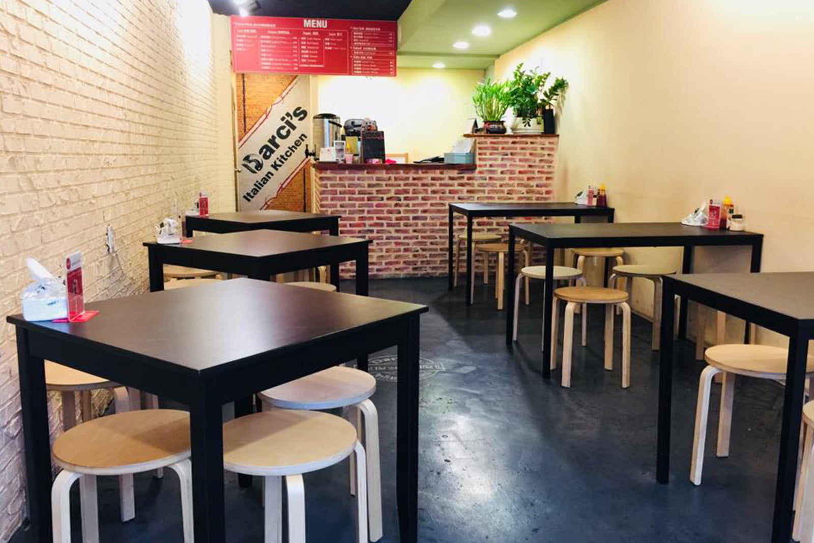 Walk and Dine, 10 Must-Try Local Restaurants in Songshan For Food Lovers 2 Darcis Italian Kitchen 1600