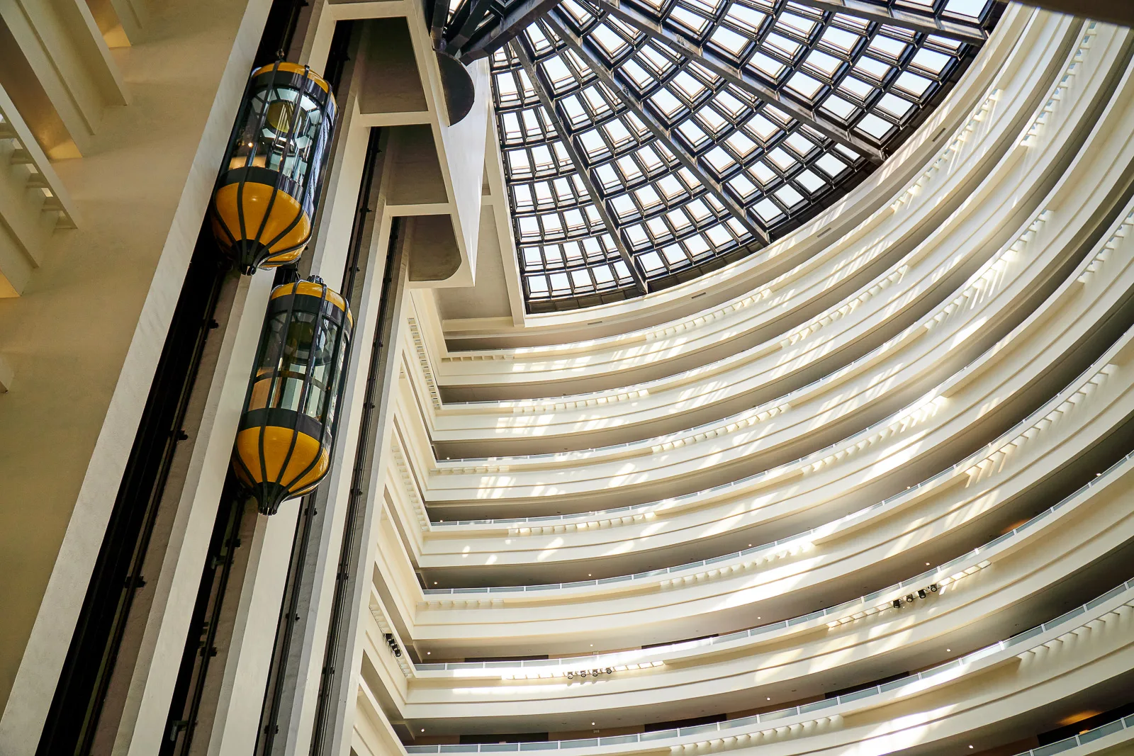 ホテルイリューム台北｜アトリウム照明