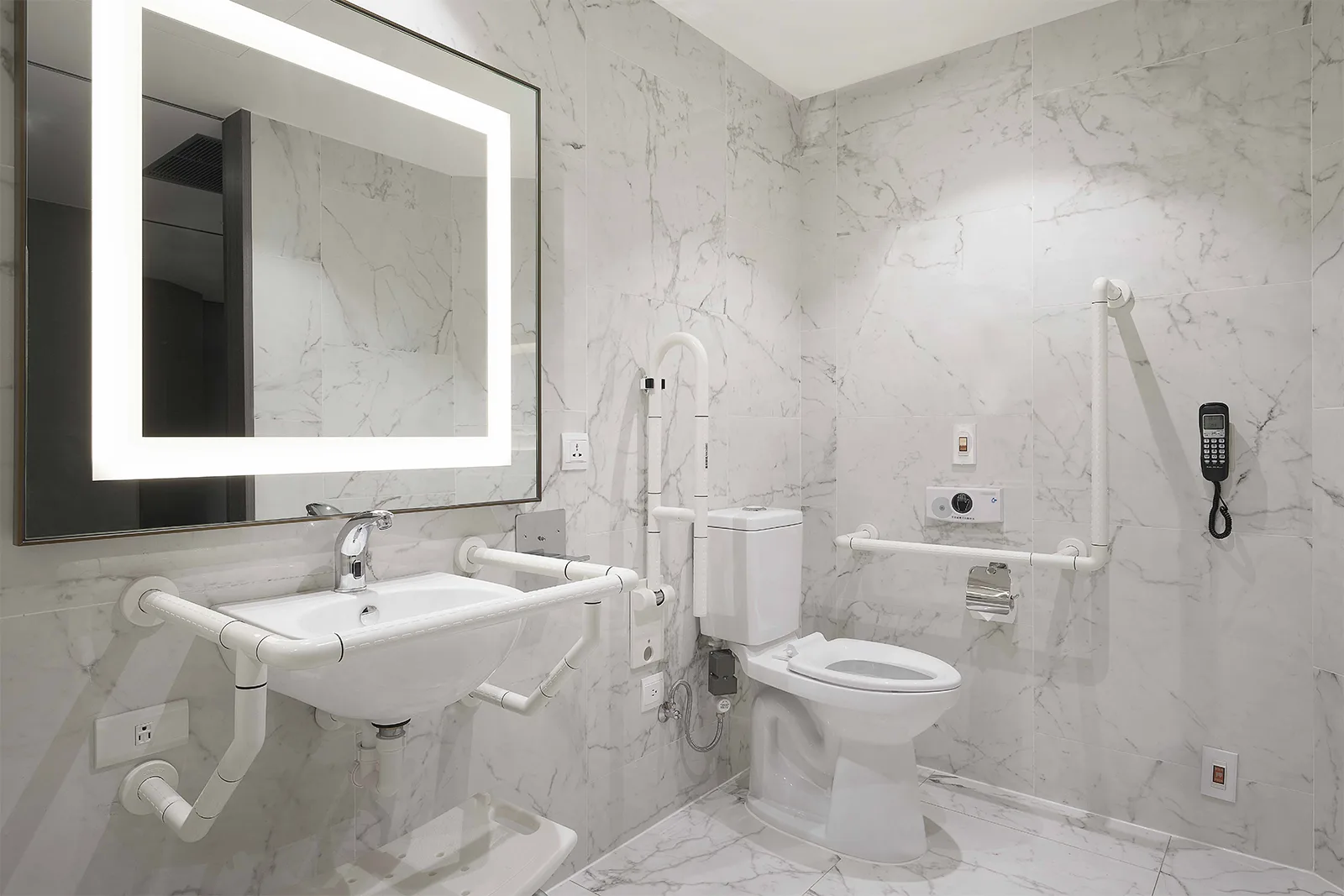 Premier Room 6 장애인 편의 객실 욕실 (일부 객실 유형 제공)